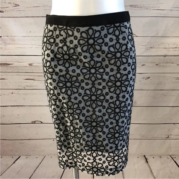 Halogen Sheer Overlay Pencil Skirt Gray White Lace SIZE 4 Embroidered Flowers - Picture 1 of 9
